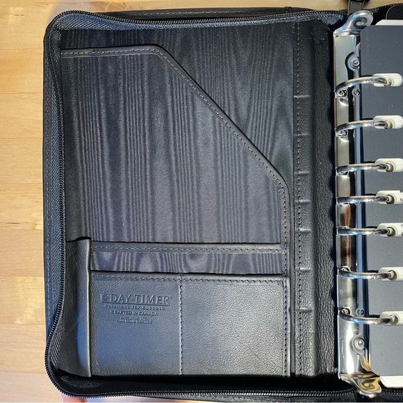 Day Timer Leather Binder crafted in Canada - Picture 8 of 16